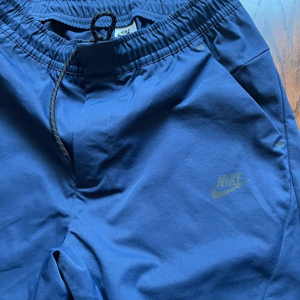 Nike Tech Essentials Unlined Commuter Pants
